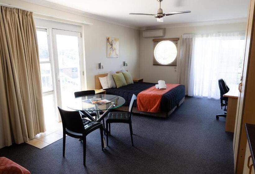 בית מלון כפרי Aston Hill Motor Lodge