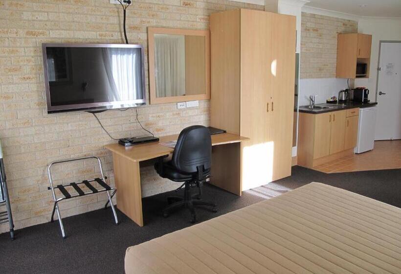 בית מלון כפרי Aston Hill Motor Lodge