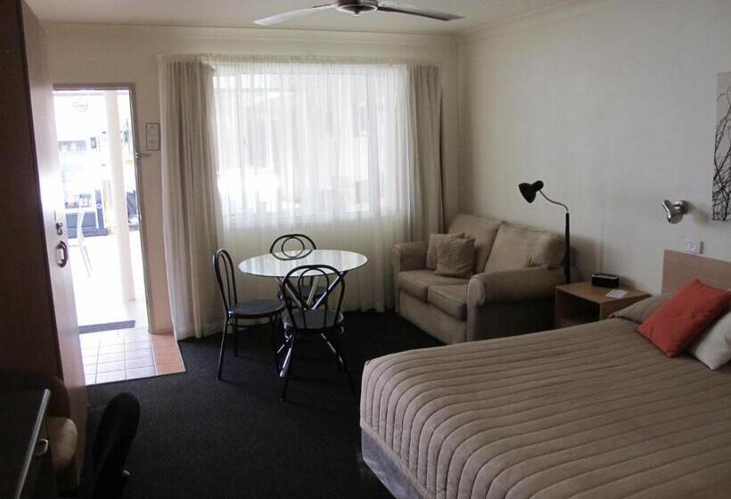 בית מלון כפרי Aston Hill Motor Lodge