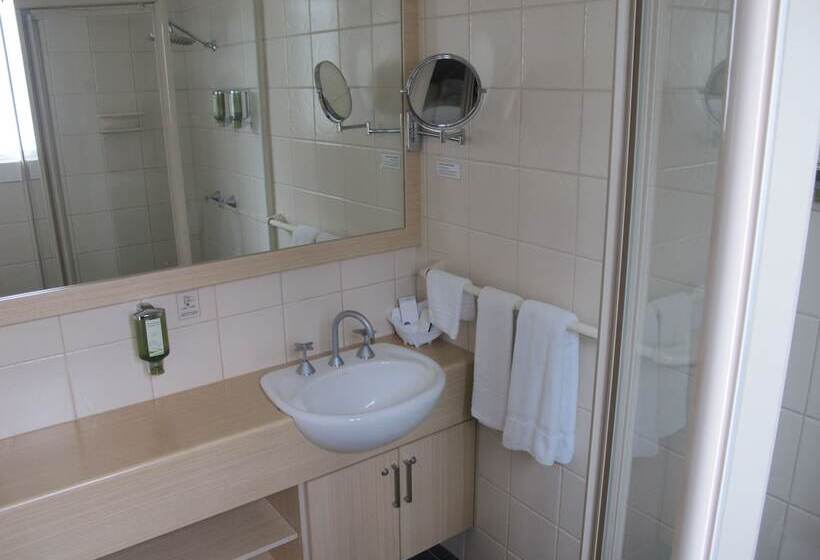 בית מלון כפרי Aston Hill Motor Lodge