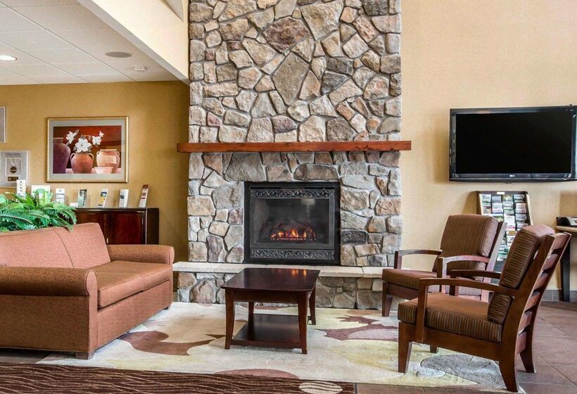 בית מלון כפרי Comfort Inn & Suites Adj To Akwesasne Mohawk Casino