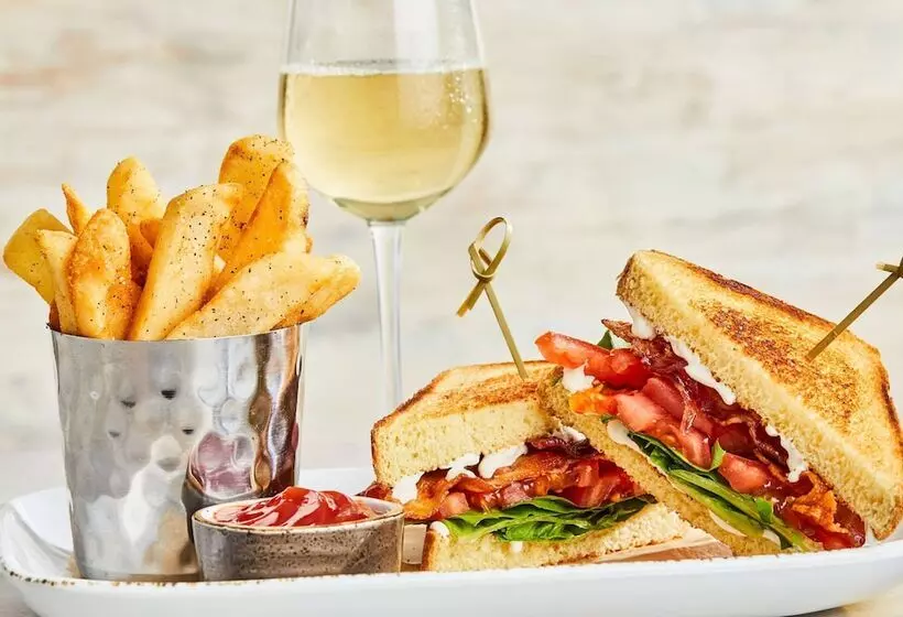 בית מלון כפרי Courtyard By Marriott Hickory