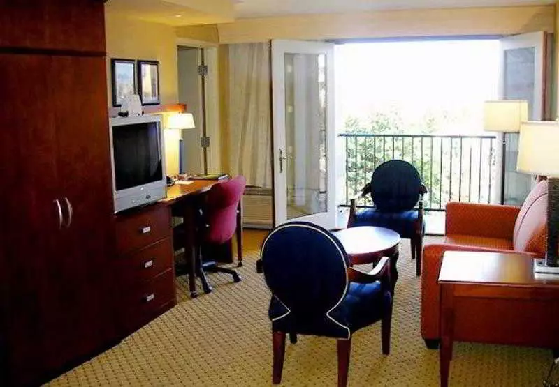 Отель Courtyard By Marriott Seattle Kirkland