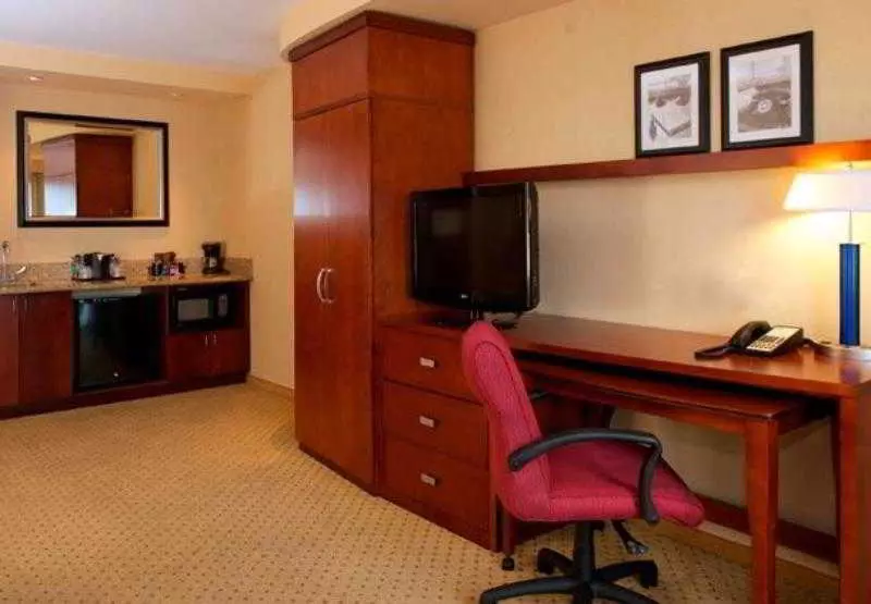 Отель Courtyard By Marriott Seattle Kirkland