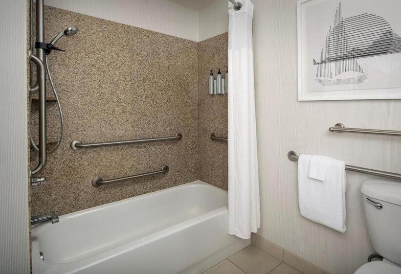 ホテル Courtyard By Marriott Seattle Kirkland