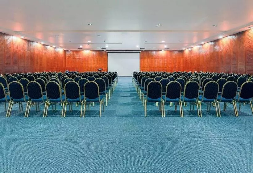 Отель Four Points By Sheraton Los Angeles