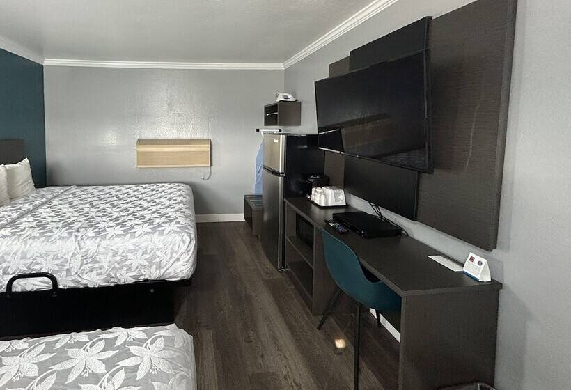 酒店 Studio 6 Suites Madera, California   Yosemite