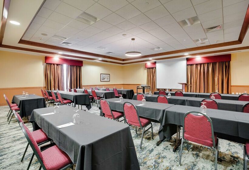 فندق Hilton Garden Inn Milwaukee Airport