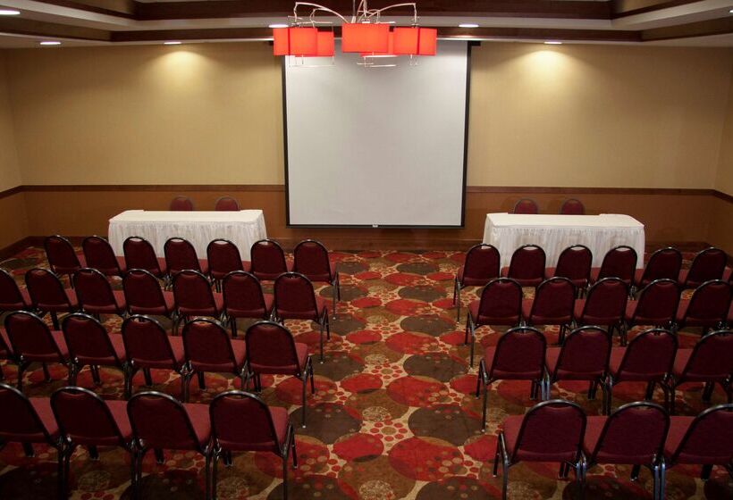 فندق Hilton Garden Inn Milwaukee Airport