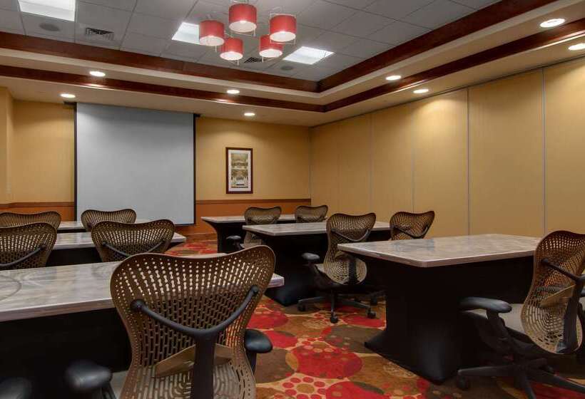 فندق Hilton Garden Inn Milwaukee Airport