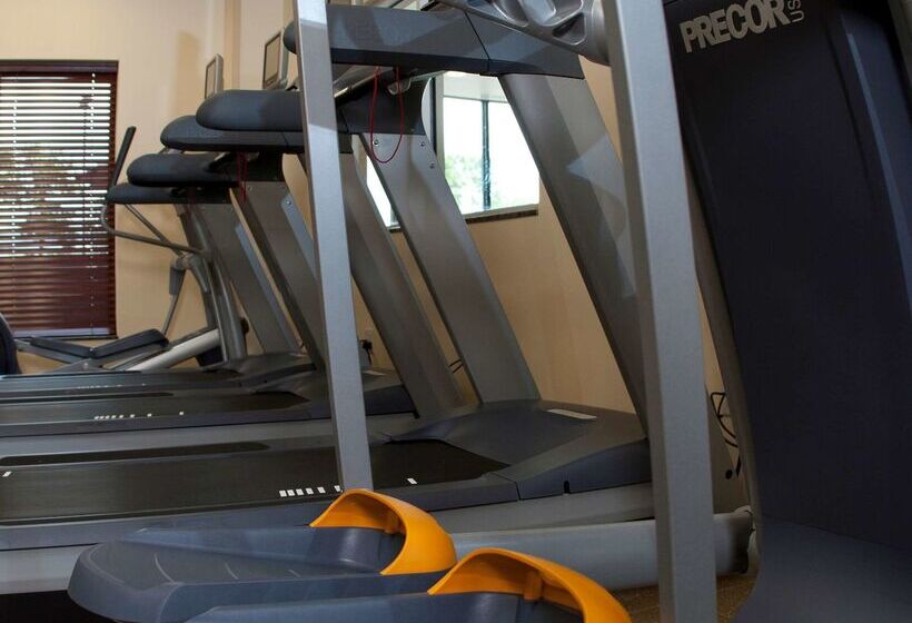 فندق Hilton Garden Inn Milwaukee Airport