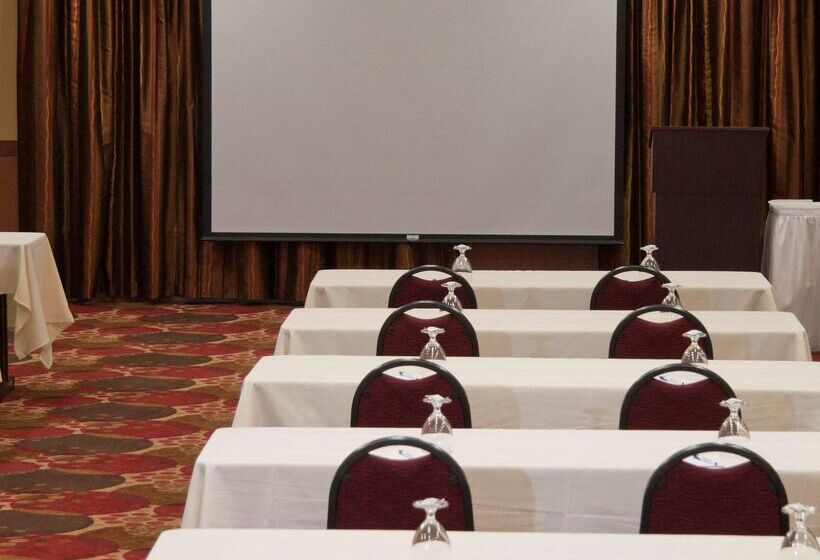 فندق Hilton Garden Inn Milwaukee Airport