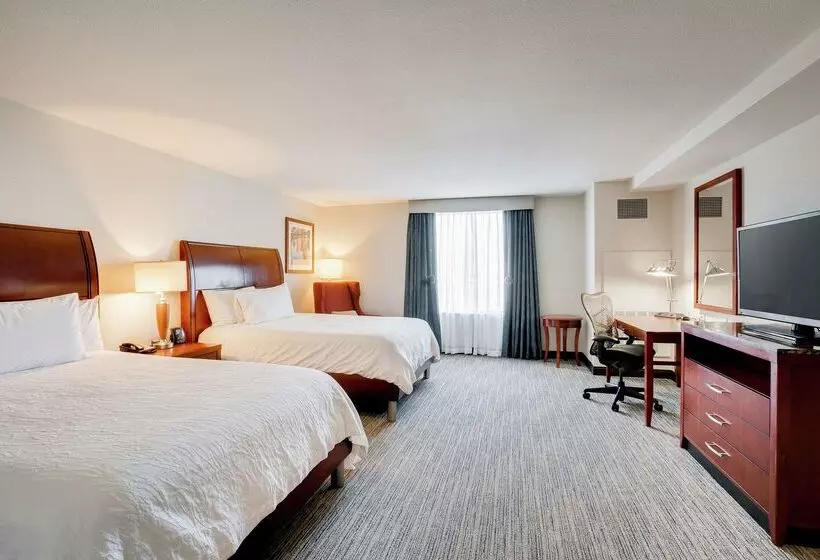 בית מלון כפרי Hilton Garden Inn Milwaukee Airport