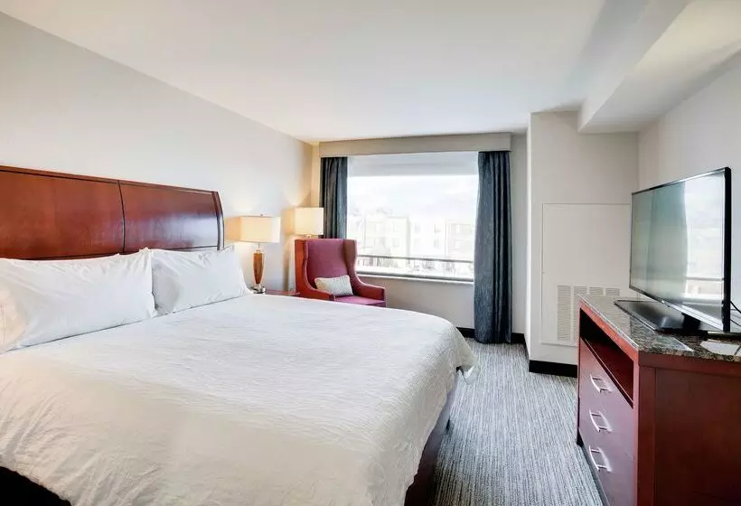 בית מלון כפרי Hilton Garden Inn Milwaukee Airport