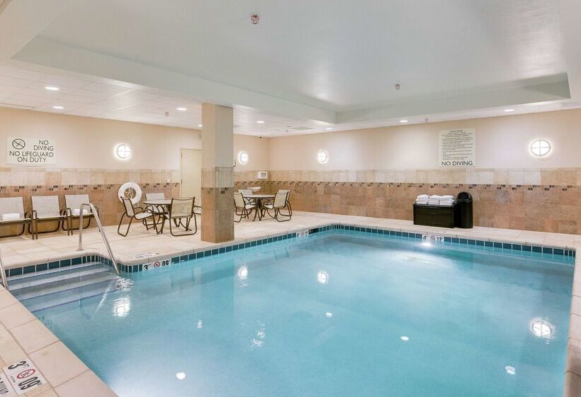 فندق Hilton Garden Inn Milwaukee Airport