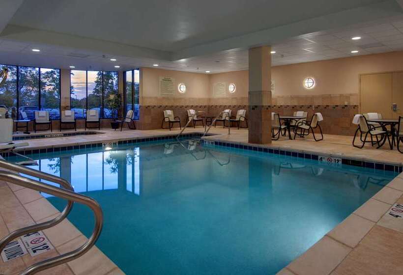 فندق Hilton Garden Inn Milwaukee Airport