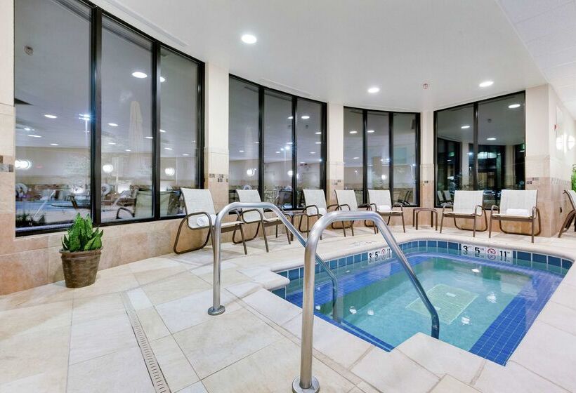 فندق Hilton Garden Inn Milwaukee Airport