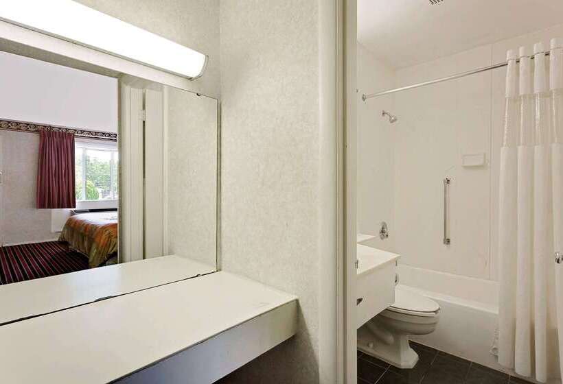 ホテル Knights Inn Madison Heights