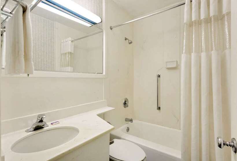 ホテル Knights Inn Madison Heights