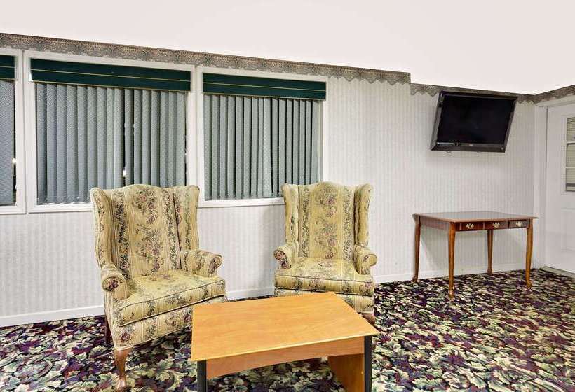 ホテル Knights Inn Madison Heights