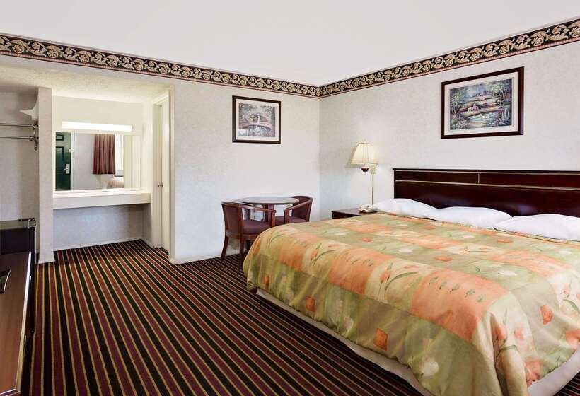 ホテル Knights Inn Madison Heights