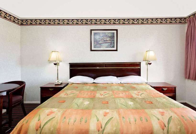 ホテル Knights Inn Madison Heights