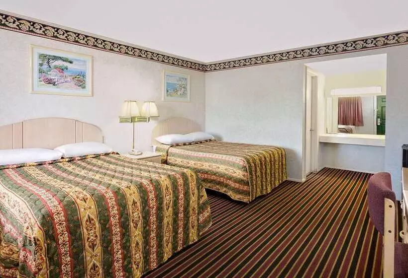 酒店 Knights Inn Madison Heights