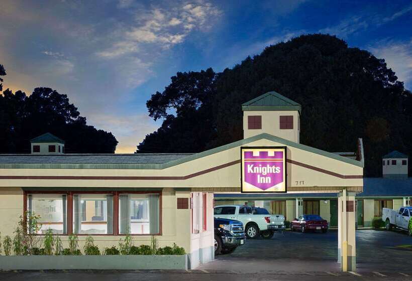 ホテル Knights Inn Madison Heights