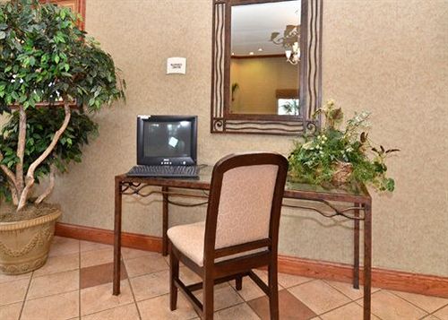 فندق Quality Inn Lake Of The Ozarks