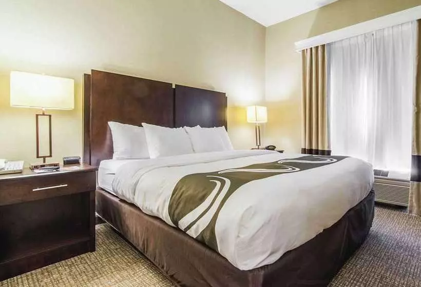 בית מלון כפרי Quality Suites