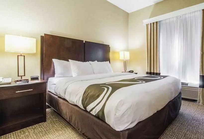 בית מלון כפרי Quality Suites