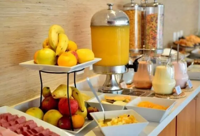 Real Colonia Hotel & Suites