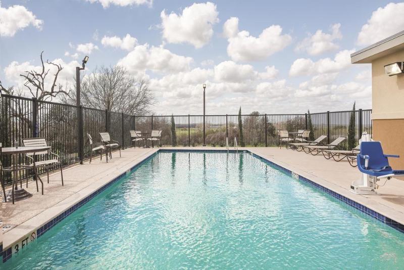 Отель Sleep Inn & Suites Near Palmetto State Park