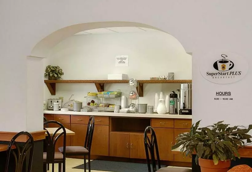 فندق Super 8 By Wyndham Manchester Airport