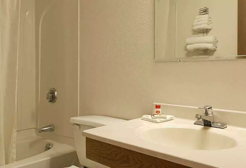 فندق Super 8 By Wyndham Manchester Airport