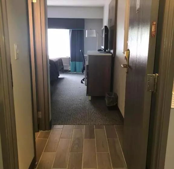 فندق Super 8 By Wyndham Manchester Airport