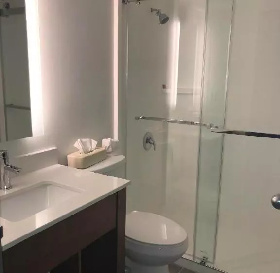 فندق Super 8 By Wyndham Manchester Airport