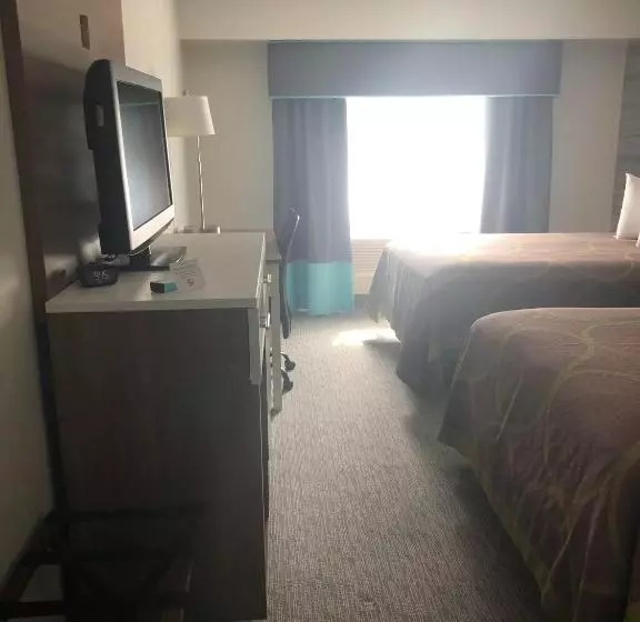 فندق Super 8 By Wyndham Manchester Airport