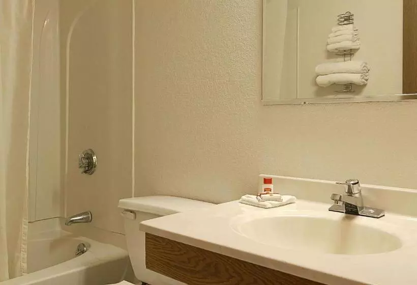 فندق Super 8 By Wyndham Manchester Airport