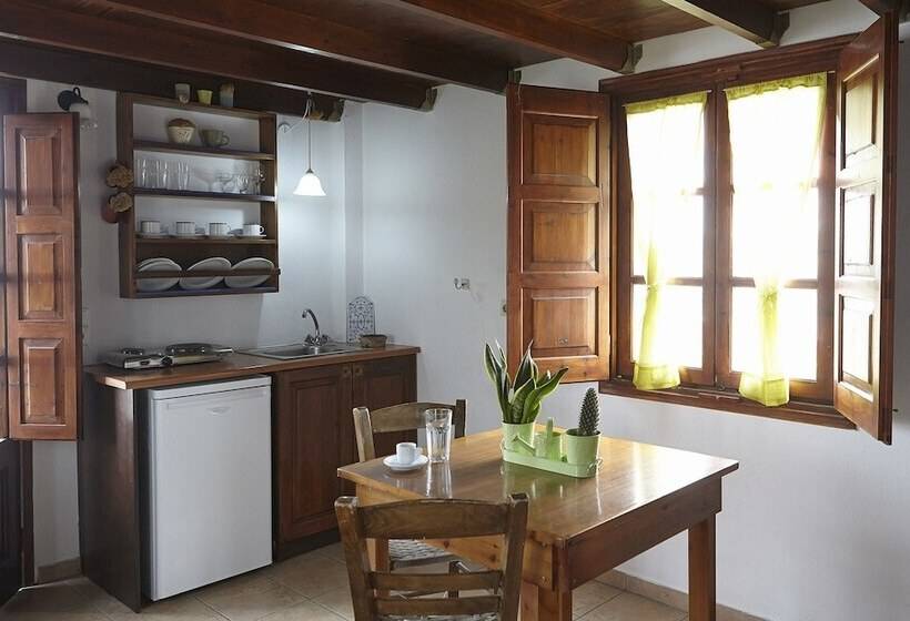 Anna Traditional Apartments