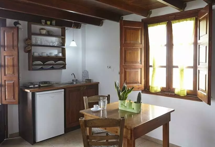 Anna Traditional Apartments