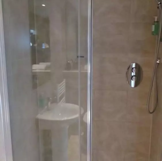 City Crash Pad West Street Apartments