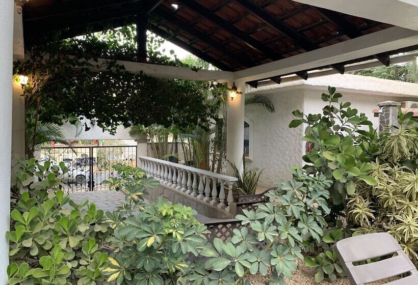 Flores   Adults Only