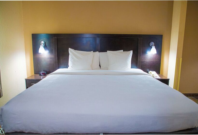 Отель Spark By Hilton Port Wentworth Savannah