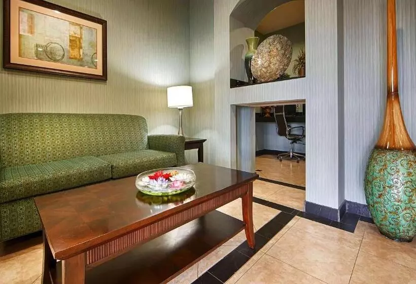 Отель Executive Inn & Suites