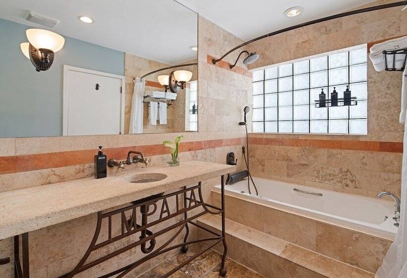 هتل Kasa La Flora And Impala Miami Beach