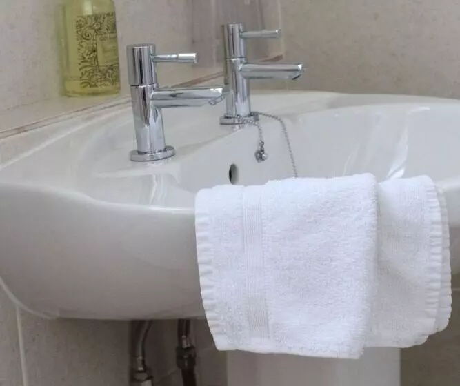 Hotel Invergarry Room Only Guest House For Adults