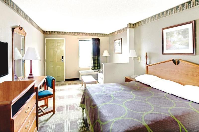 Отель Red Carpet Inn and Suites Newnan