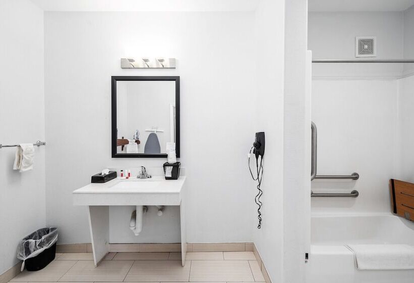 Отель Super 8 By Wyndham Mansfield La