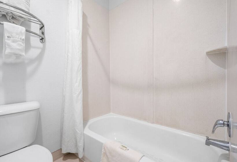 Отель Super 8 By Wyndham Mansfield La